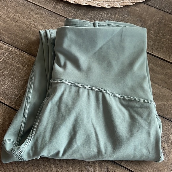 Lululemon Train Times 7/8 Pant *25"
Celadon - Picture 10 of 10